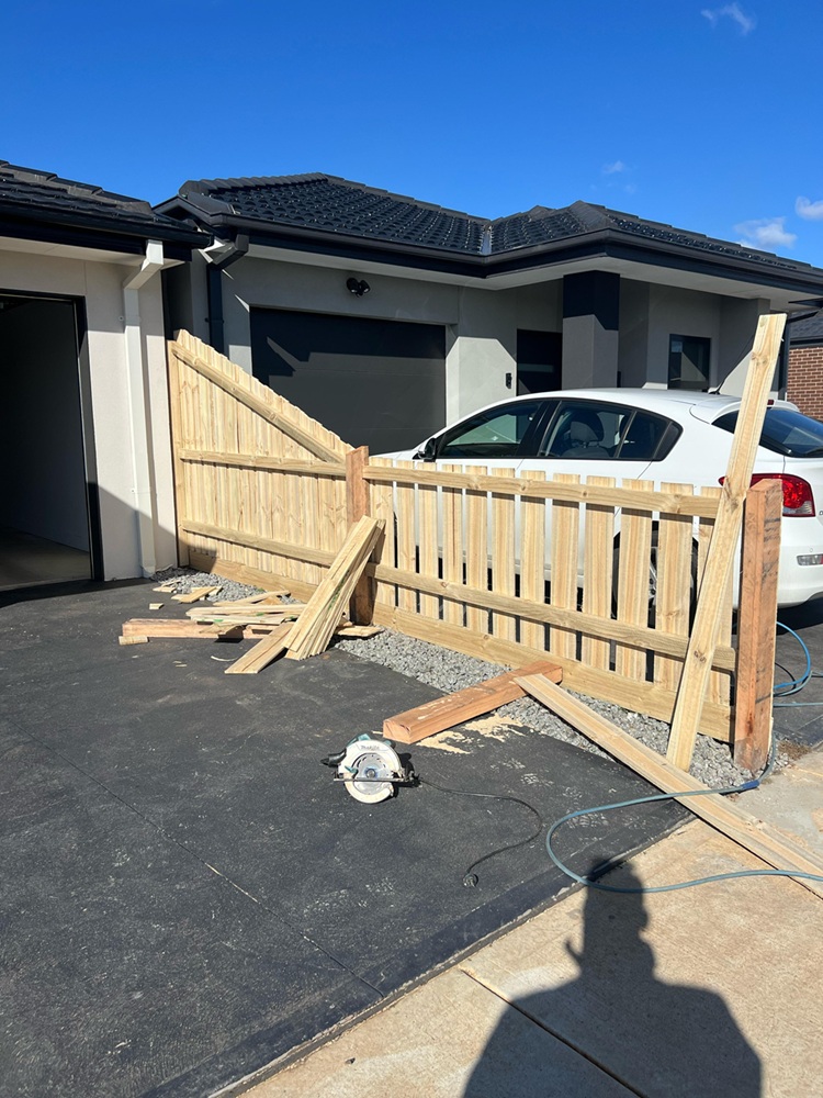 Side and Privacy Fencing Services