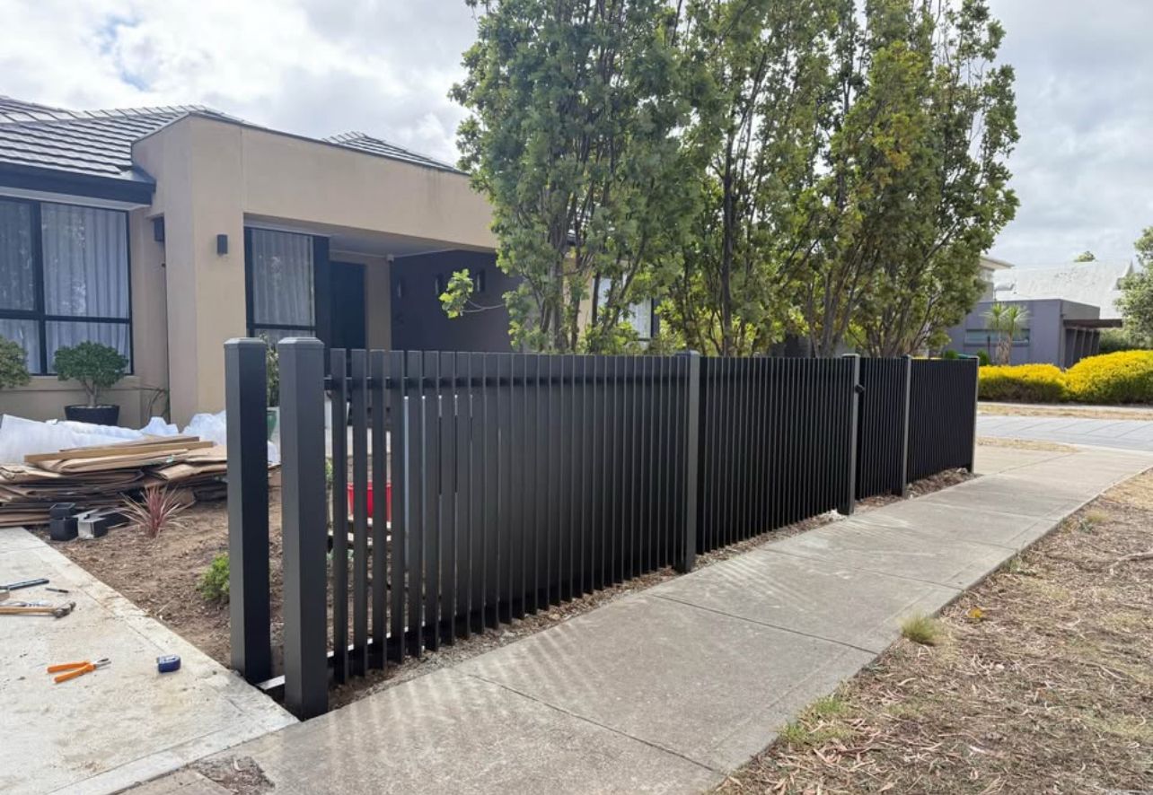 aluminium fencing contractors
